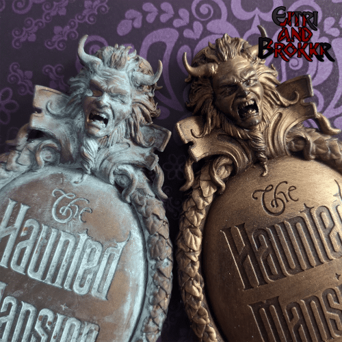 Plaque Attraction Haunted mansion joue version bronze et oxydé