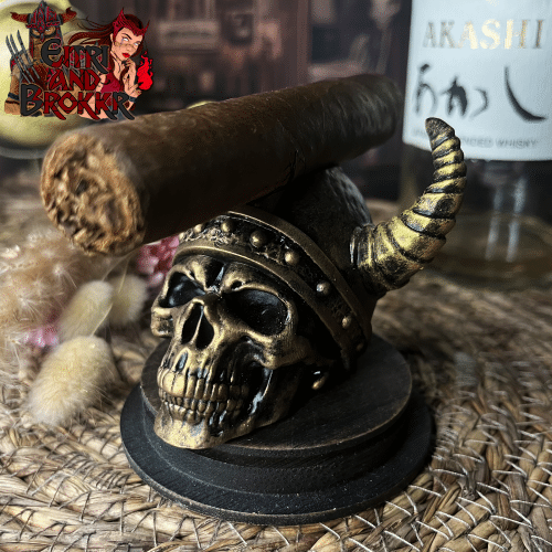 Porte-Cigare Crâne avec Casque Viking en Résine