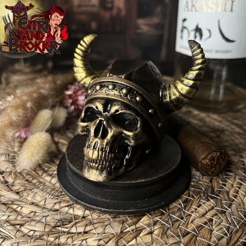Porte-Cigare Crâne avec Casque Viking en Résine